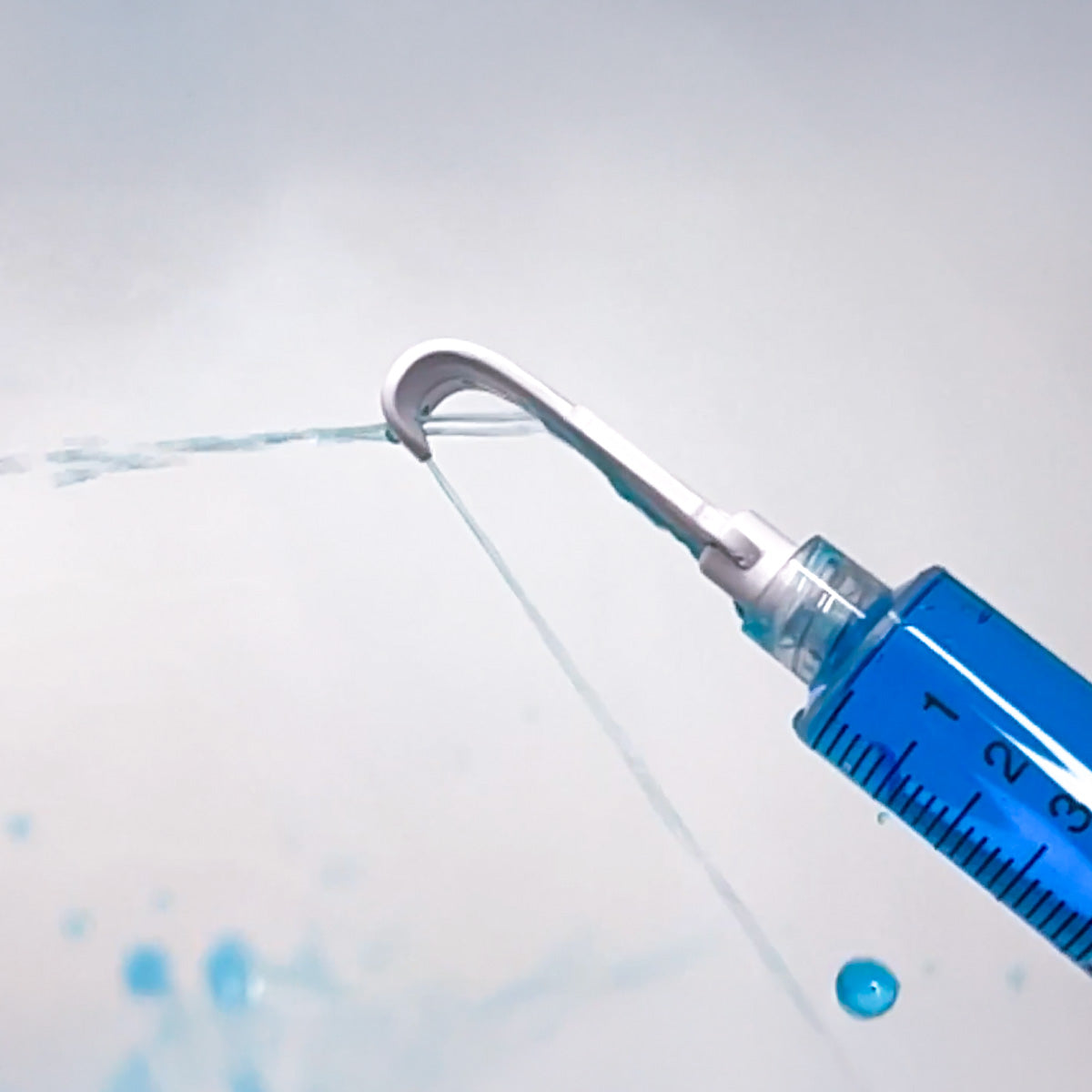 Rinsada - Irrigating Eyelid Retractor (1 Rinsada + 2 Saline Syringes)